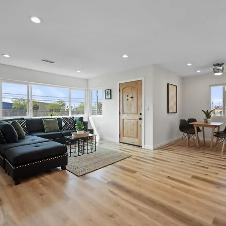 Los Angeles Inglewood Completely Renovated Oasis
